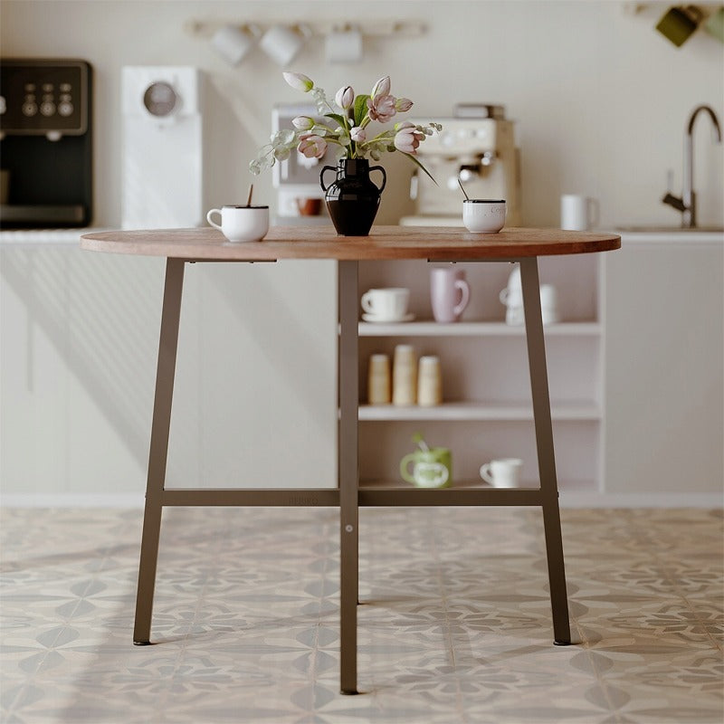 Masă de cafea/bancă industrială rotundă pentru un living retro maro în stil loft vintage
