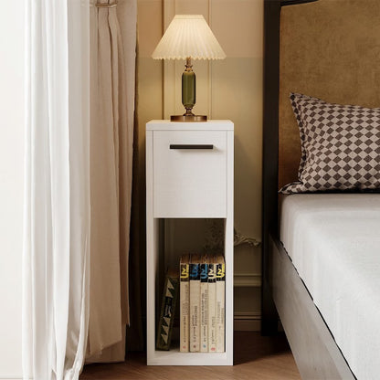 Noptieră albă cu sertar, masă cu raft, dormitor modern în stil loft